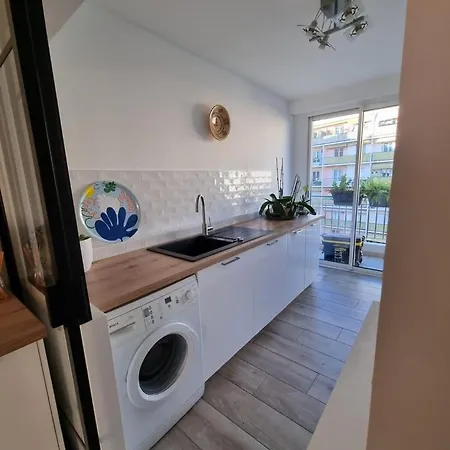 Magnifique T3, Spacieux, Lumineux Et Traversant *